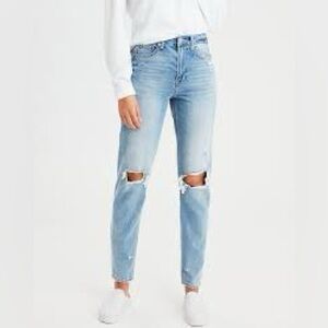 NWT American Eagle distressed mom jean size 0 Short